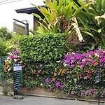 Siriwan Hostel