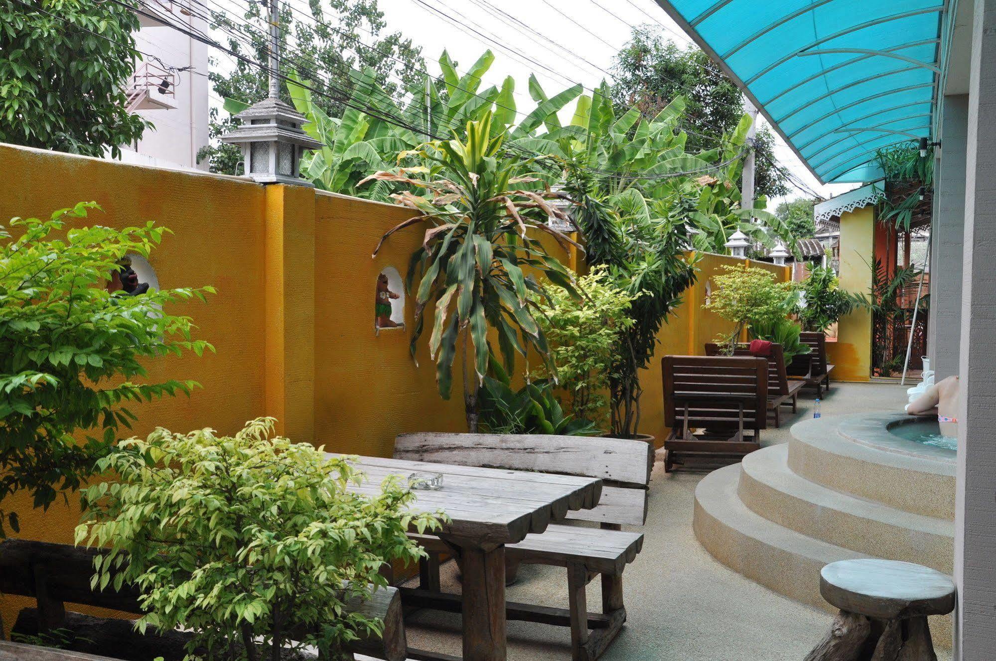 Rumah tetamu Thaphae Garden 2*