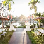 B2 Riverside Colonial Hotel