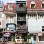 Box Hostel N Cafe