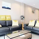Modern Townhome At The Old City
