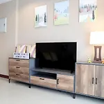 Modern Townhome At The Old City