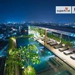 Deluxe 2-Bedroom Condo With Pool