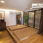 Deluxe 2-Bedroom Condo With Pool