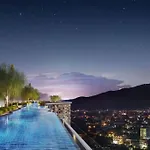 Modern Style Room With Sky Pool 古城边天际泳池公寓