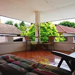 Manee Guesthouse And Record บ้านมานี