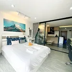 Hillside宁曼路度假温馨公寓山景房带浴缸泳池wifi超大阳台