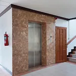 Nice Mom Hotel