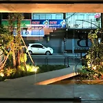 B Arch House Hotel And Cafe Ll No Parking Ll