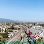 Luxury 31St Top Floor Condo With Swimming Pool
