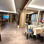 Chiang Mai Night Market Super Large Luxurious 3-Bedroom Hotel-Style Condo