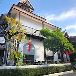 Ratchiangsaen Flora House
