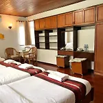 Lanaro House
