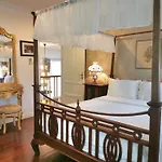 Chiangmai Singharat Road Villa