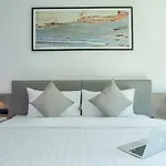 Pause And Play Hotel