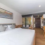 Pause And Play Hotel