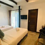The Eight Ratvithi House