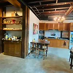 The Eight Ratvithi House