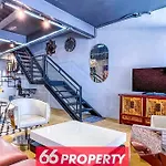 Chic Townhouse In Old City