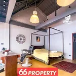 Chic Townhouse In Old City