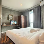 Eachother Hostel