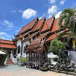 Yellow Lamoon Hotel