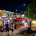 Go Inn Night Bazaar Cm