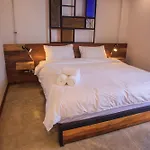 The Arak Bed Bar And Hostel