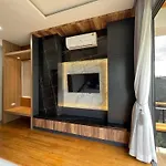 Ashi Poshtel