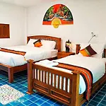 Baan Khlong Mae Kha Hotel