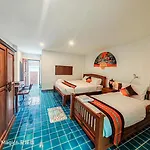 Baan Khlong Mae Kha Hotel