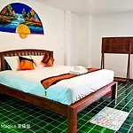 Baan Khlong Mae Kha Hotel