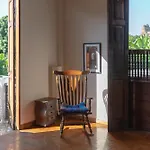 Mammoth Art Studio Pool Villa In Old City