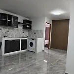 902 2 Fully Renovated Luxurious Apartment
