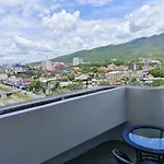 902 2 Fully Renovated Luxurious Apartment