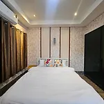 3 Bedrooms Pool Villa Near City