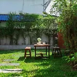 Nearthepark Backpack House