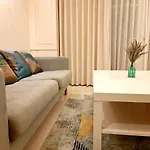 5 Mins Walk To Chiang Mai Night Bazaar, 3 Bedrooms, 3 Bathrooms, With Garden, A Quiet Dreamy Cottage In The Middle Of The City