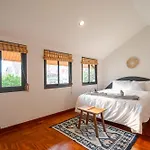 Gallery House Old Town Chiang Mai - Groups & Families