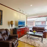 Deluxe Town House In The Old City
