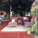 Hollanda Montri Guesthouse