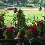 Hollanda Montri Guesthouse
