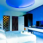 De Ja Moon Hostel