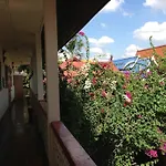 Lek Guesthouse