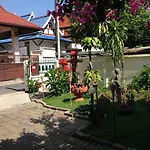Lek Guesthouse