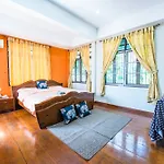 Nimman Elegant Garden Villa