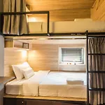 To Bed Poshtel