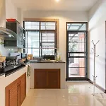 Loft Style Townhouse Near Old City