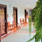 White Boutique Hotel And Spa