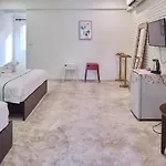Manyi Boutique House